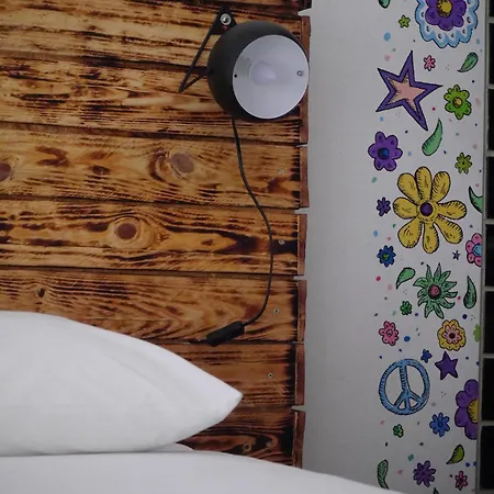 & Surfcamp 55 Hostel *