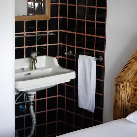 & Surfcamp 55 * Эрисейра