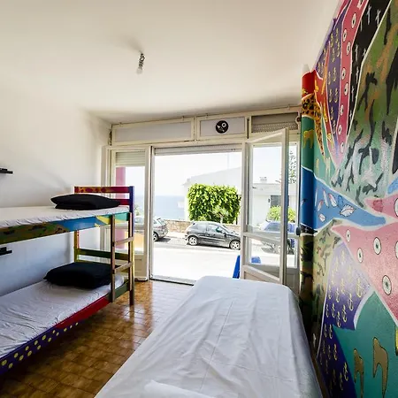 & Surfcamp 55 Хостел Эрисейра