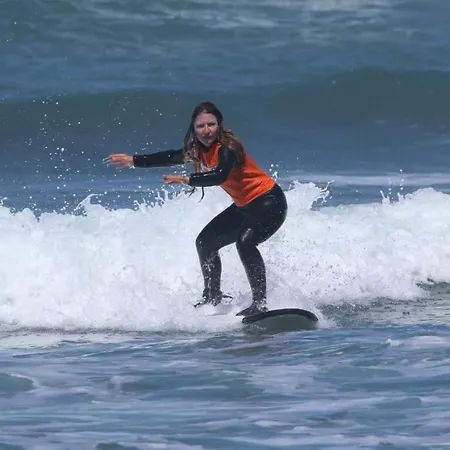 אכסניה & Surfcamp 55