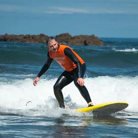 & Surfcamp 55 אכסניה אריסרייה