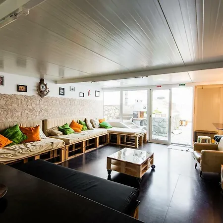 Хостел & Surfcamp 55 *