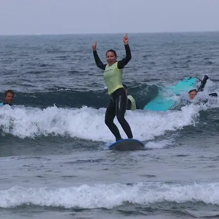 & Surfcamp 55 אכסניה