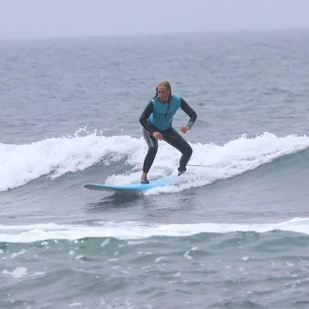 Хостел & Surfcamp 55 Эрисейра