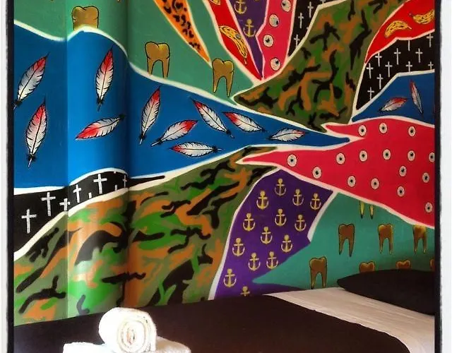 & Surfcamp 55 Hostel *