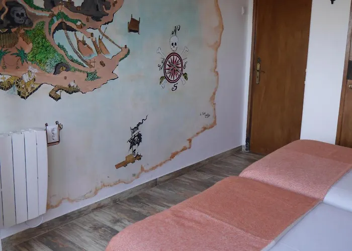 & Surfcamp 55 Hostel *