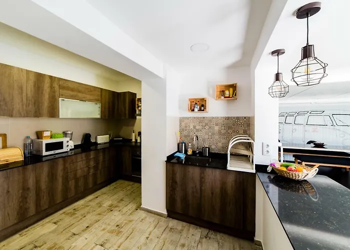 & Surfcamp 55 Hostel *